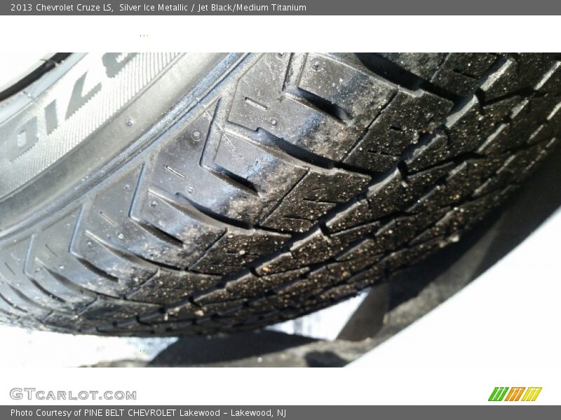 Silver Ice Metallic / Jet Black/Medium Titanium 2013 Chevrolet Cruze LS
