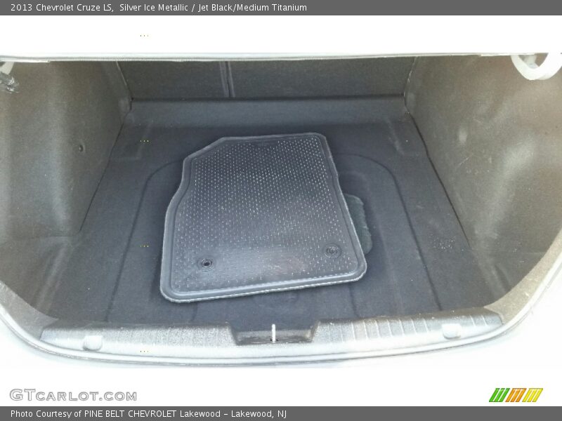 Silver Ice Metallic / Jet Black/Medium Titanium 2013 Chevrolet Cruze LS