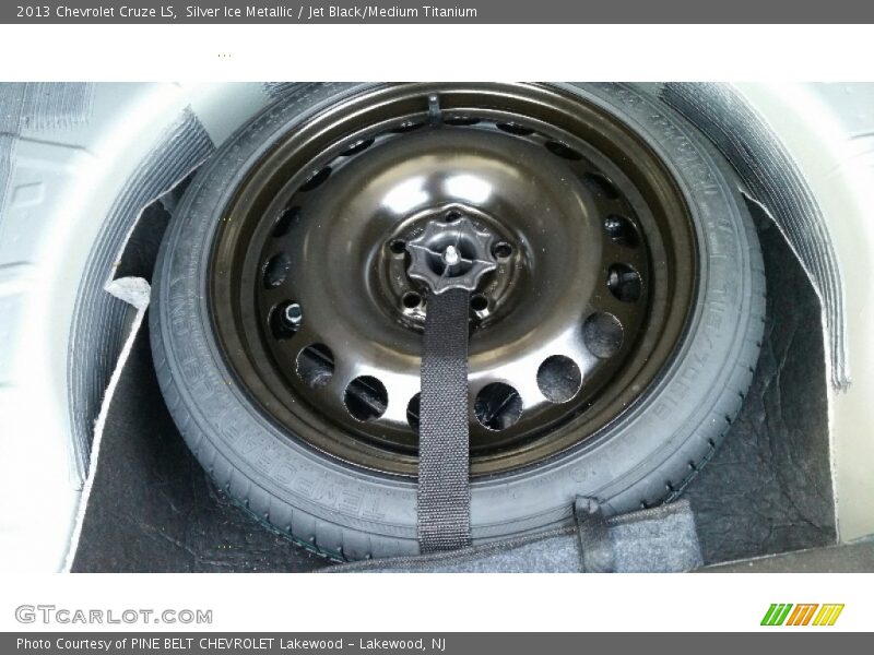 Silver Ice Metallic / Jet Black/Medium Titanium 2013 Chevrolet Cruze LS
