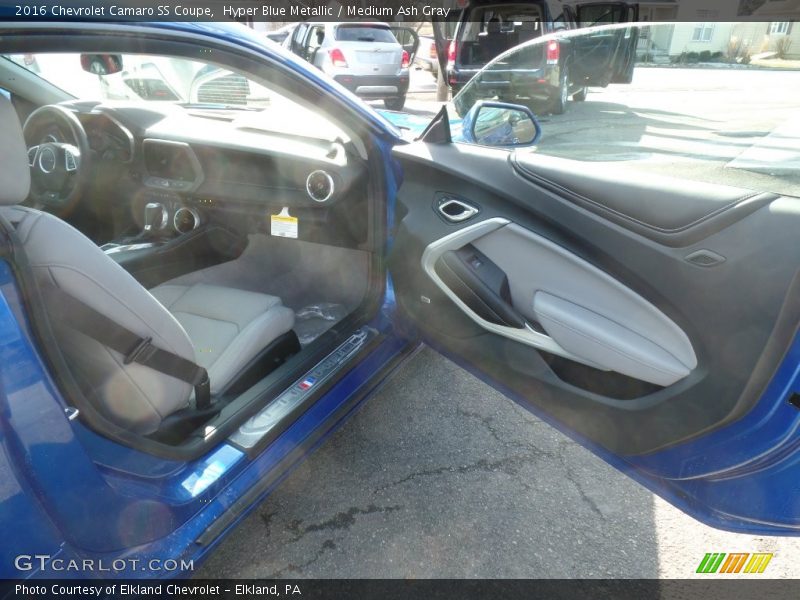 Hyper Blue Metallic / Medium Ash Gray 2016 Chevrolet Camaro SS Coupe