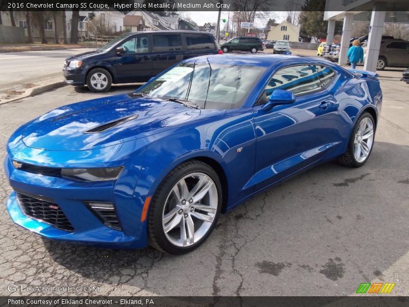 Front 3/4 View of 2016 Camaro SS Coupe