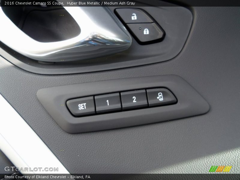 Hyper Blue Metallic / Medium Ash Gray 2016 Chevrolet Camaro SS Coupe