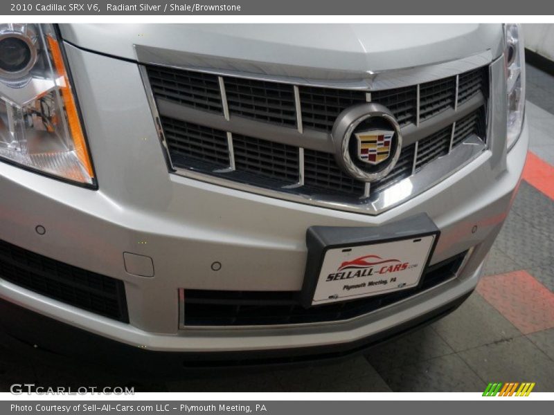 Radiant Silver / Shale/Brownstone 2010 Cadillac SRX V6