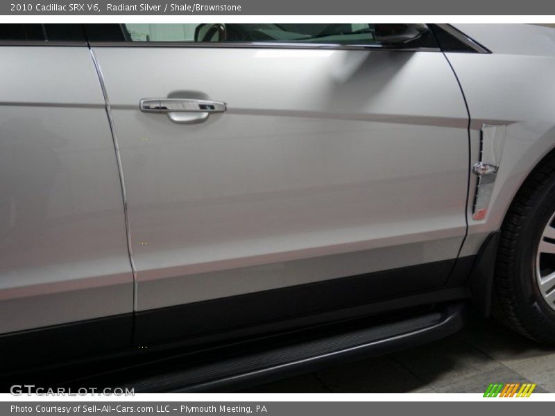 Radiant Silver / Shale/Brownstone 2010 Cadillac SRX V6