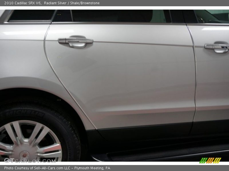 Radiant Silver / Shale/Brownstone 2010 Cadillac SRX V6