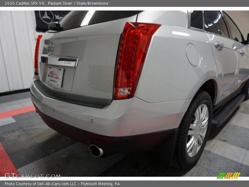 Radiant Silver / Shale/Brownstone 2010 Cadillac SRX V6