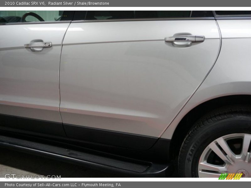 Radiant Silver / Shale/Brownstone 2010 Cadillac SRX V6
