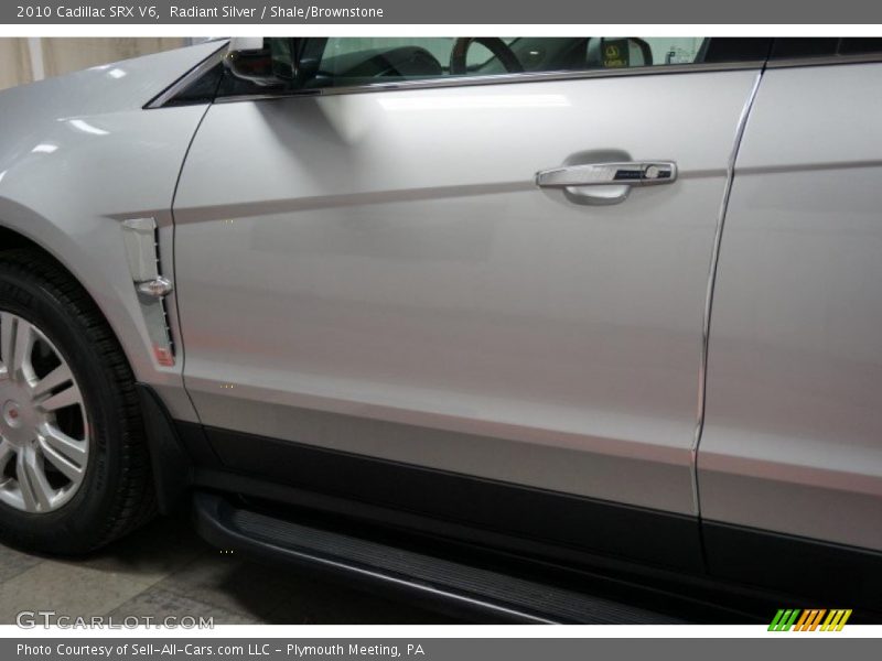 Radiant Silver / Shale/Brownstone 2010 Cadillac SRX V6