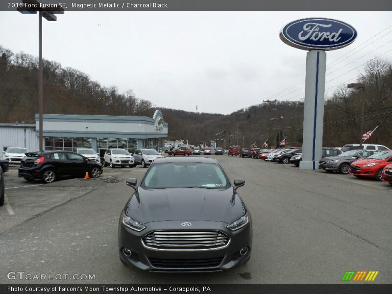 Magnetic Metallic / Charcoal Black 2016 Ford Fusion SE