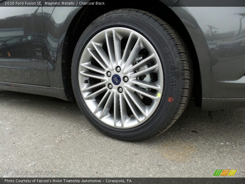 Magnetic Metallic / Charcoal Black 2016 Ford Fusion SE