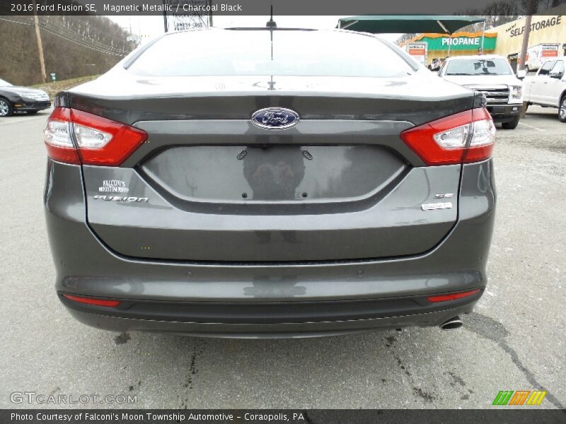 Magnetic Metallic / Charcoal Black 2016 Ford Fusion SE