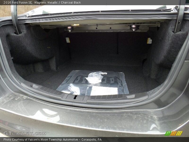 Magnetic Metallic / Charcoal Black 2016 Ford Fusion SE