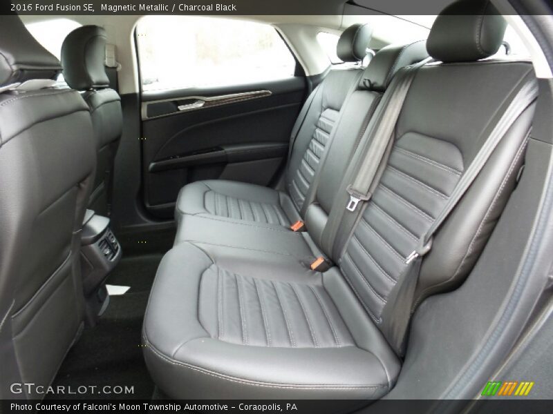 Magnetic Metallic / Charcoal Black 2016 Ford Fusion SE