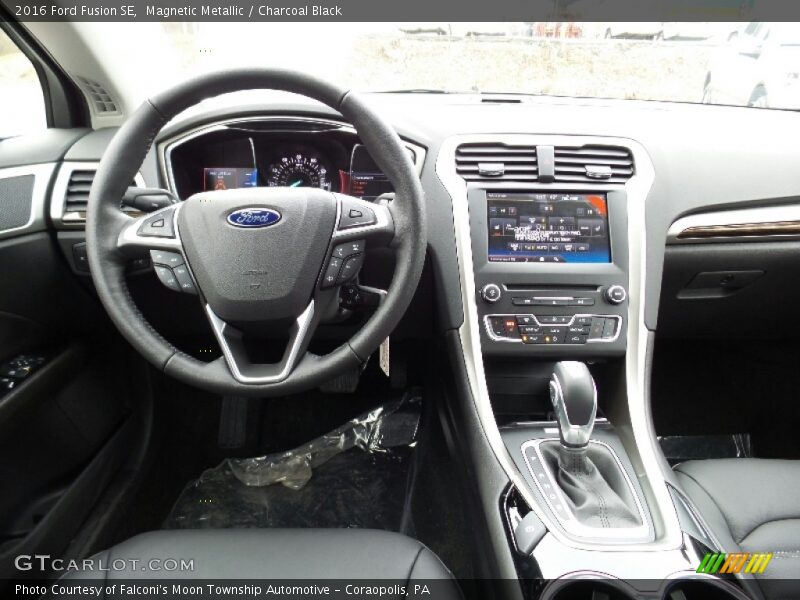 Magnetic Metallic / Charcoal Black 2016 Ford Fusion SE