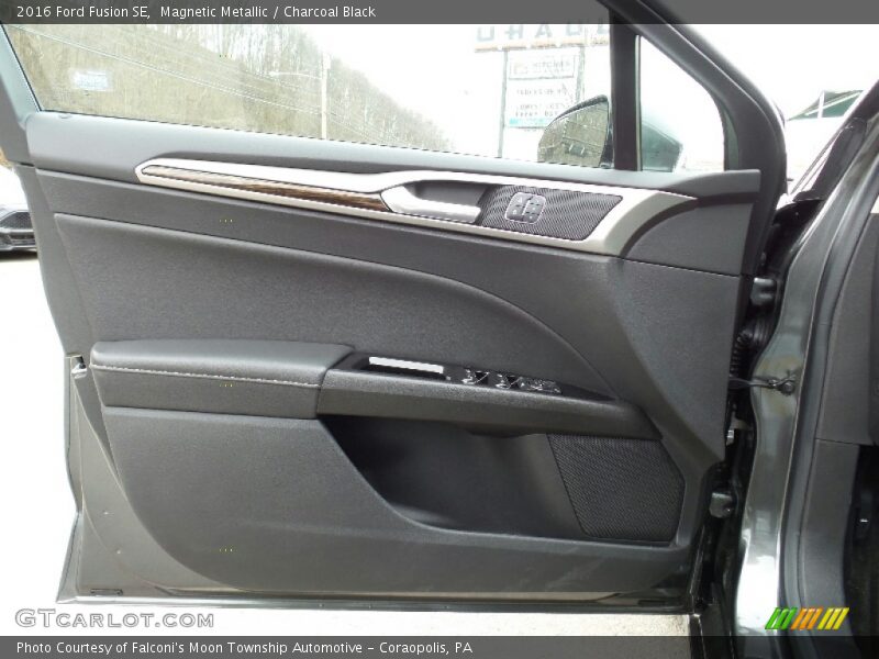 Magnetic Metallic / Charcoal Black 2016 Ford Fusion SE