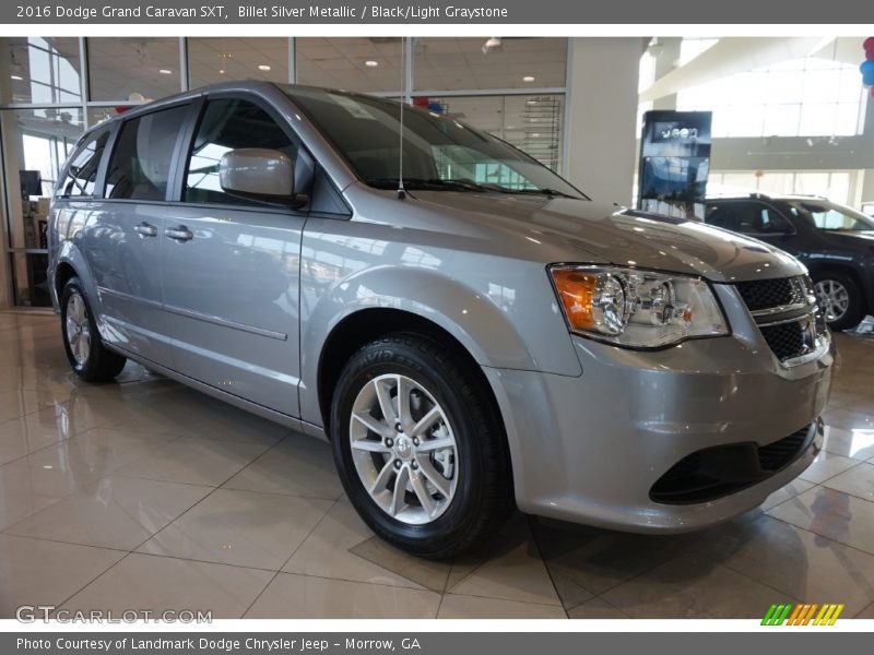 Front 3/4 View of 2016 Grand Caravan SXT