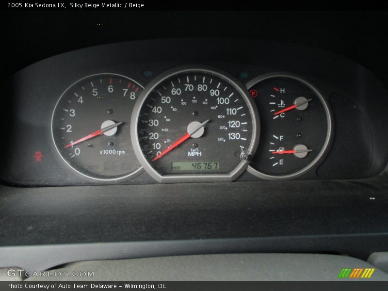 Silky Beige Metallic / Beige 2005 Kia Sedona LX