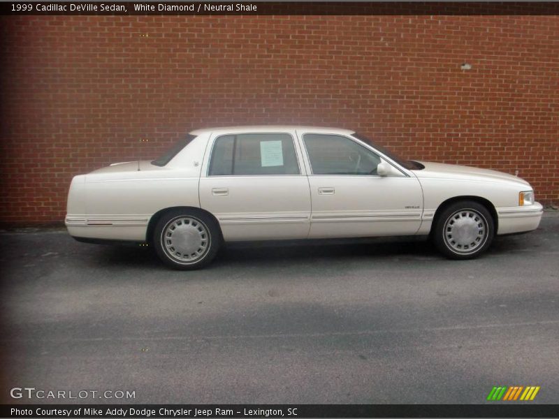 White Diamond / Neutral Shale 1999 Cadillac DeVille Sedan