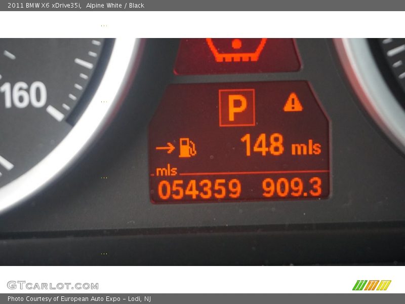 Alpine White / Black 2011 BMW X6 xDrive35i