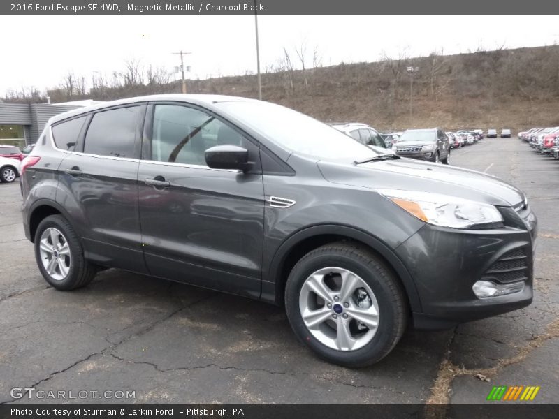 Magnetic Metallic / Charcoal Black 2016 Ford Escape SE 4WD
