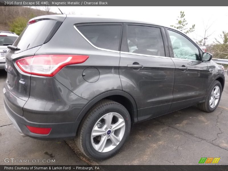 Magnetic Metallic / Charcoal Black 2016 Ford Escape SE 4WD