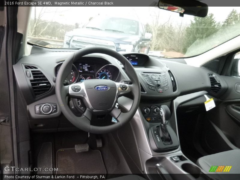 Magnetic Metallic / Charcoal Black 2016 Ford Escape SE 4WD