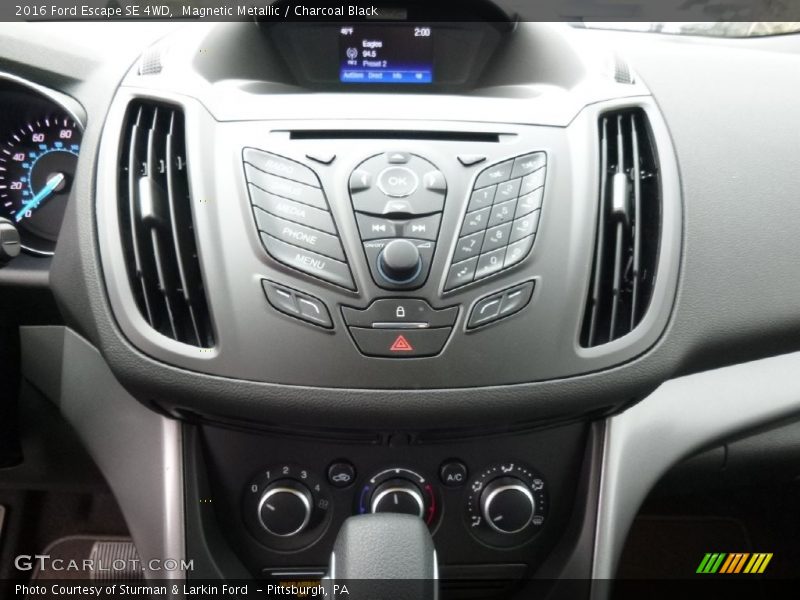 Magnetic Metallic / Charcoal Black 2016 Ford Escape SE 4WD