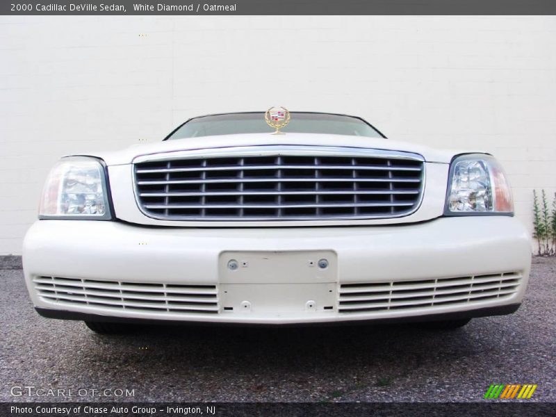 White Diamond / Oatmeal 2000 Cadillac DeVille Sedan