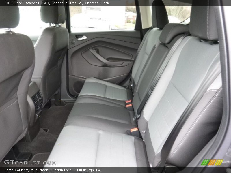 Magnetic Metallic / Charcoal Black 2016 Ford Escape SE 4WD