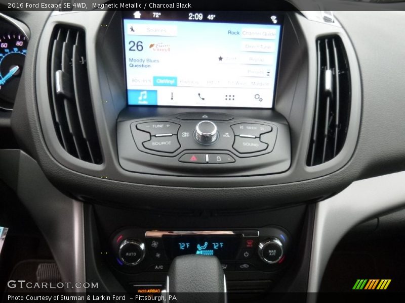 Magnetic Metallic / Charcoal Black 2016 Ford Escape SE 4WD