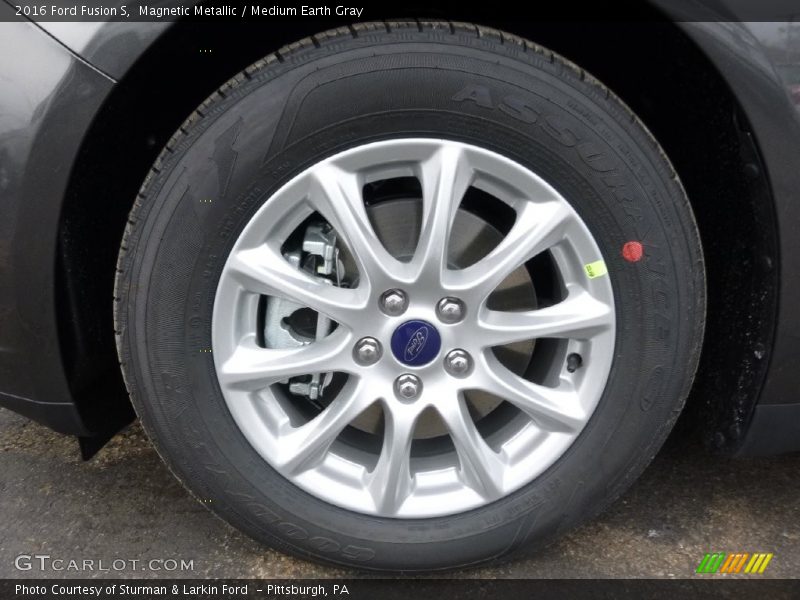 Magnetic Metallic / Medium Earth Gray 2016 Ford Fusion S
