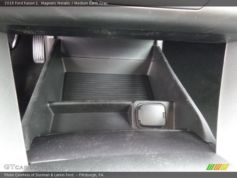 Magnetic Metallic / Medium Earth Gray 2016 Ford Fusion S