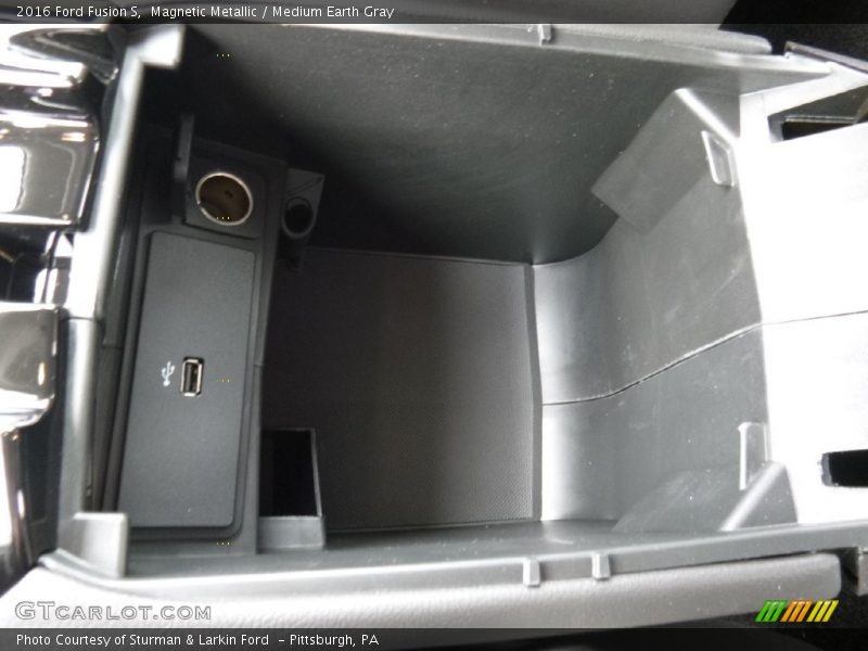 Magnetic Metallic / Medium Earth Gray 2016 Ford Fusion S