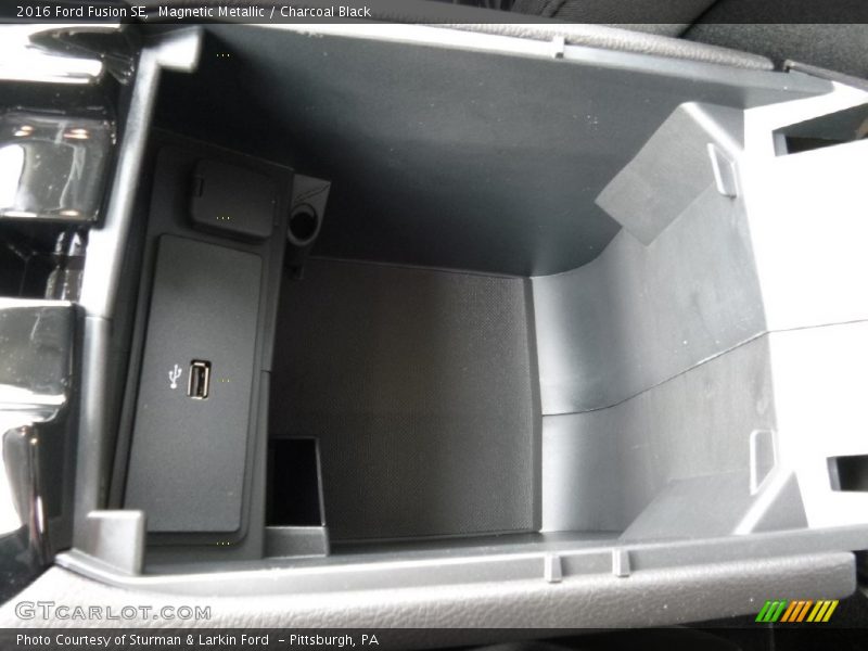 Magnetic Metallic / Charcoal Black 2016 Ford Fusion SE