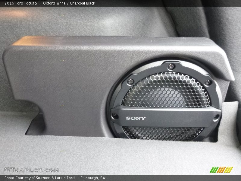 Oxford White / Charcoal Black 2016 Ford Focus ST