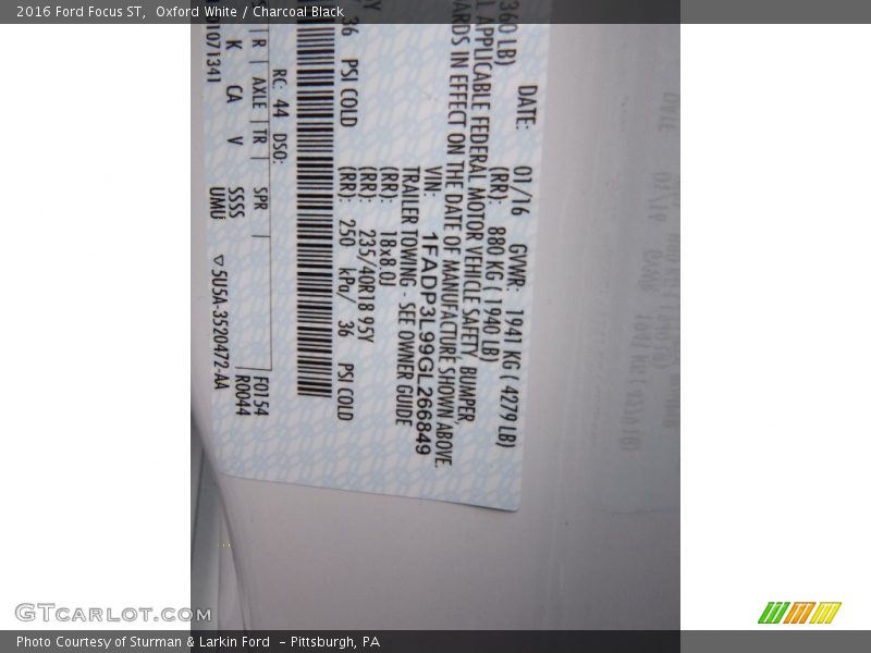 Oxford White / Charcoal Black 2016 Ford Focus ST