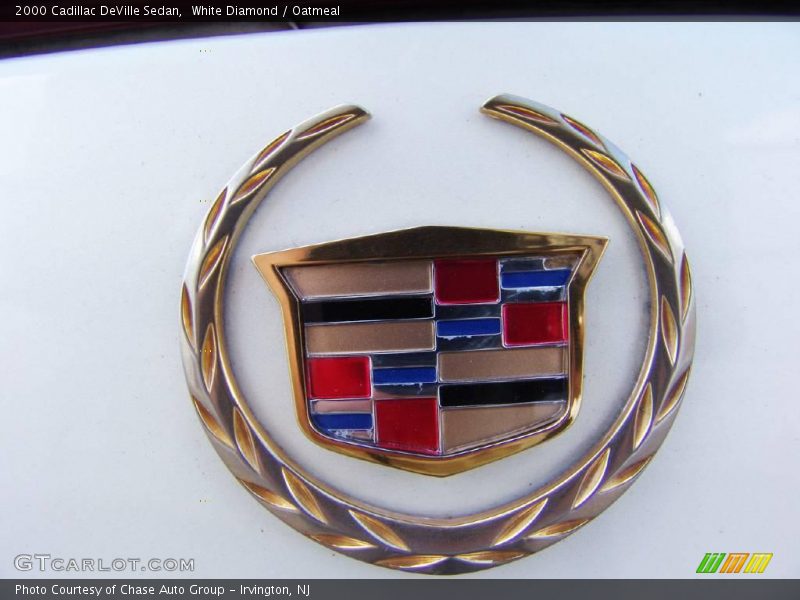 White Diamond / Oatmeal 2000 Cadillac DeVille Sedan