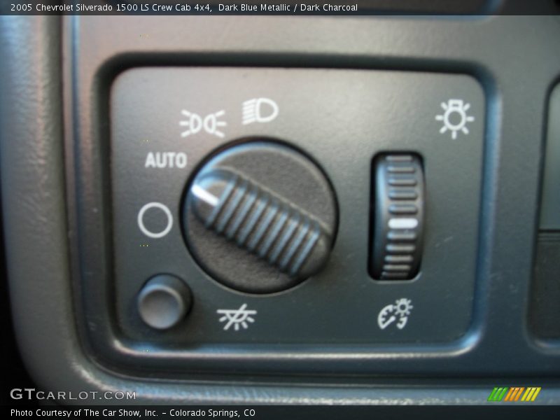 Dark Blue Metallic / Dark Charcoal 2005 Chevrolet Silverado 1500 LS Crew Cab 4x4
