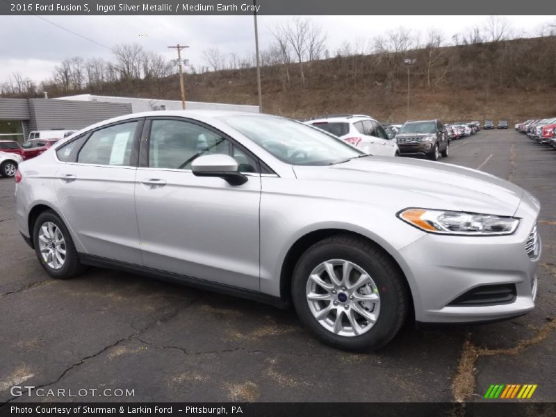 Ingot Silver Metallic / Medium Earth Gray 2016 Ford Fusion S
