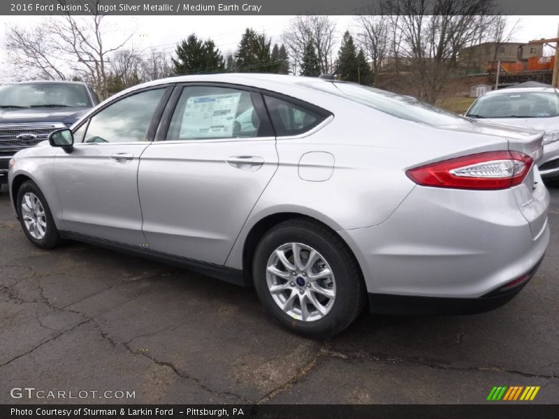 Ingot Silver Metallic / Medium Earth Gray 2016 Ford Fusion S