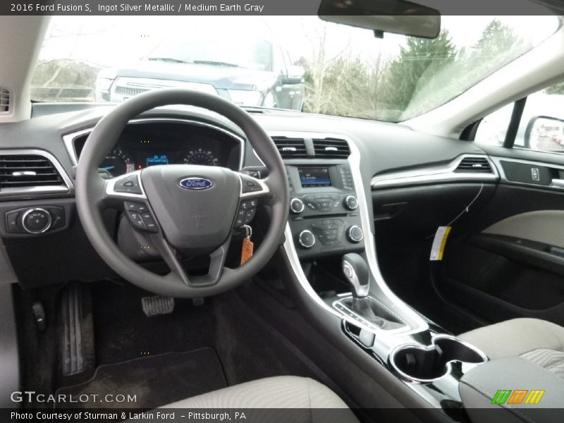 Ingot Silver Metallic / Medium Earth Gray 2016 Ford Fusion S