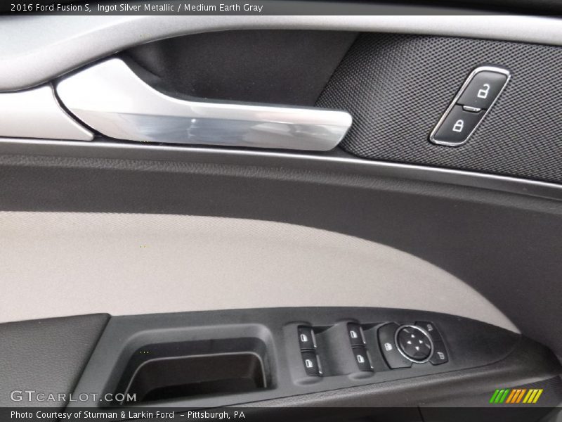 Ingot Silver Metallic / Medium Earth Gray 2016 Ford Fusion S