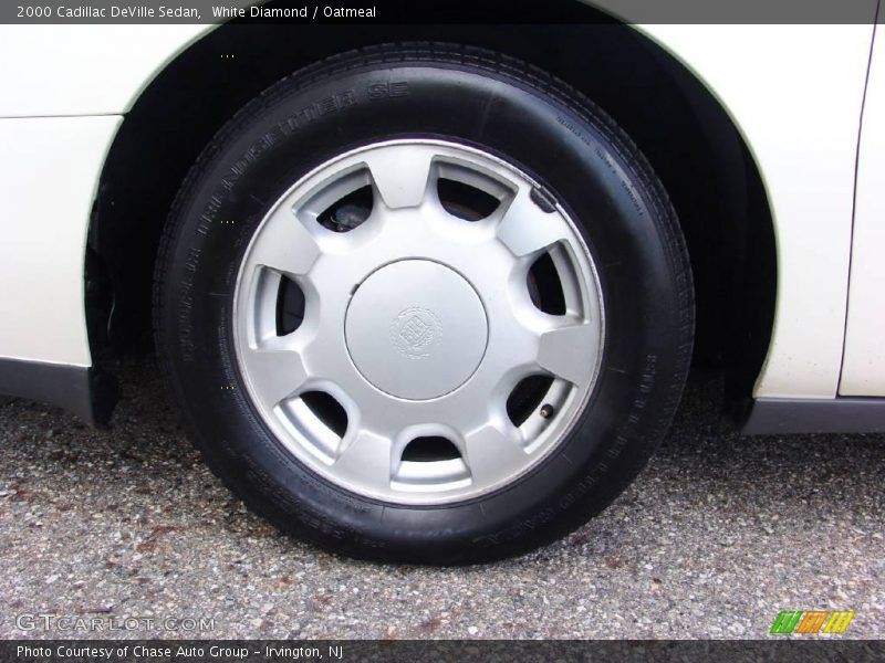 White Diamond / Oatmeal 2000 Cadillac DeVille Sedan