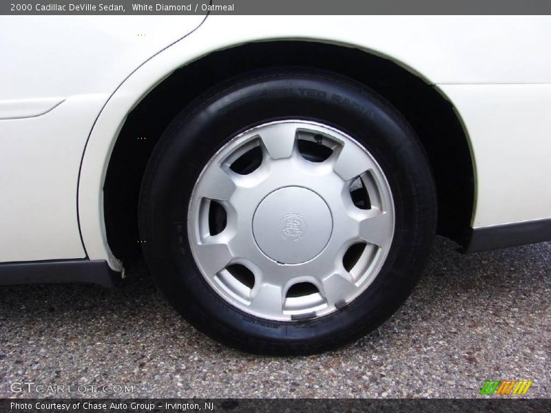 White Diamond / Oatmeal 2000 Cadillac DeVille Sedan