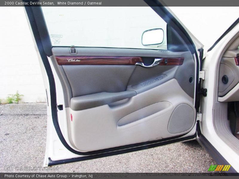 White Diamond / Oatmeal 2000 Cadillac DeVille Sedan