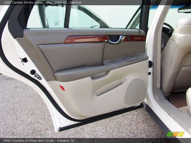 White Diamond / Oatmeal 2000 Cadillac DeVille Sedan