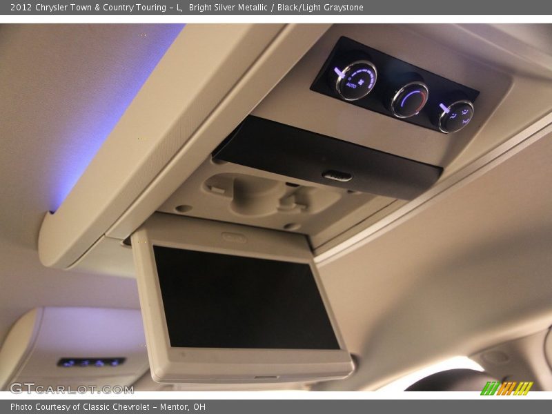 Bright Silver Metallic / Black/Light Graystone 2012 Chrysler Town & Country Touring - L