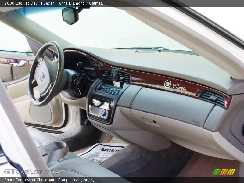 White Diamond / Oatmeal 2000 Cadillac DeVille Sedan