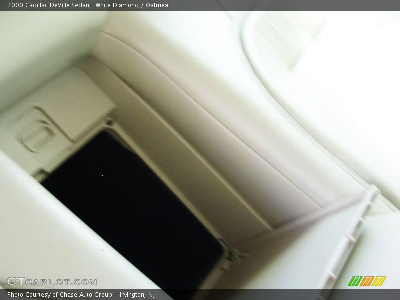White Diamond / Oatmeal 2000 Cadillac DeVille Sedan
