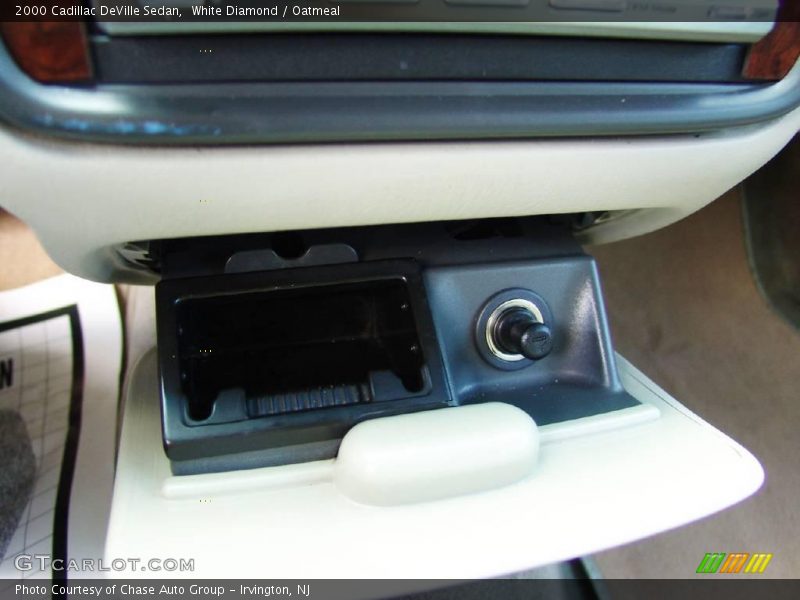 White Diamond / Oatmeal 2000 Cadillac DeVille Sedan